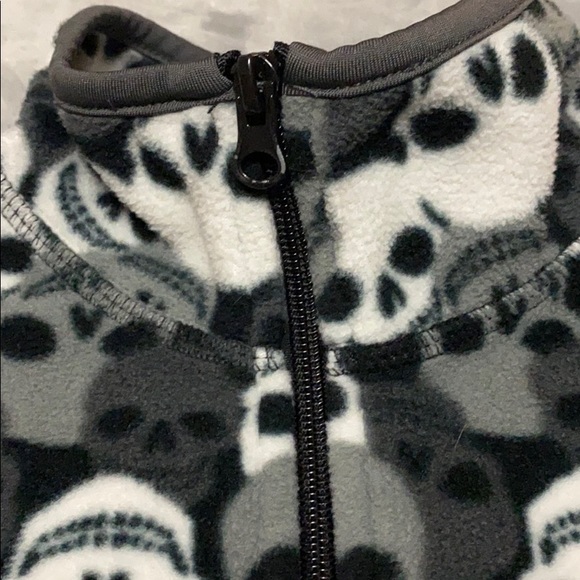 Old navy Skull 1/4 zip pullover - Picture 3 of 4